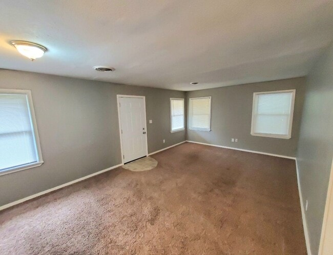 Building Photo - 2 Bed 1 Bath in the Country Estates Additi...