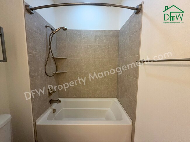 Building Photo - 3 Bed/2.5 Bath Home for Lease in Arlington – 2 Living Areas, Pool, Courts & Trails Nearby!