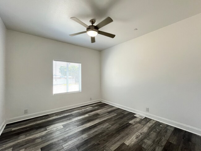 Building Photo - 2203 Portola St