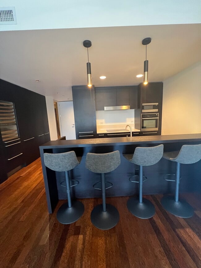 Building Photo - 6250 Hollywood Blvd