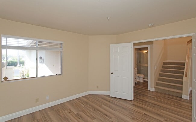 Building Photo - Gorgeous Townhome in Laguna Del Mar Community!