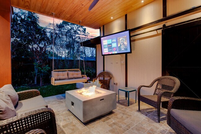 Building Photo - 1505 Durango Dr