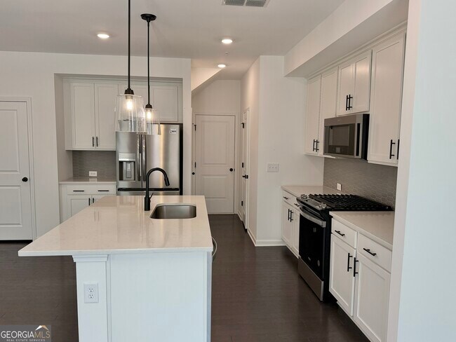 Building Photo - 716 Vallin St