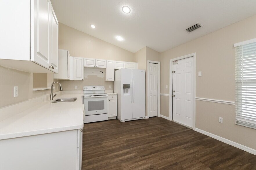 Building Photo - 2740 Settlers Trail