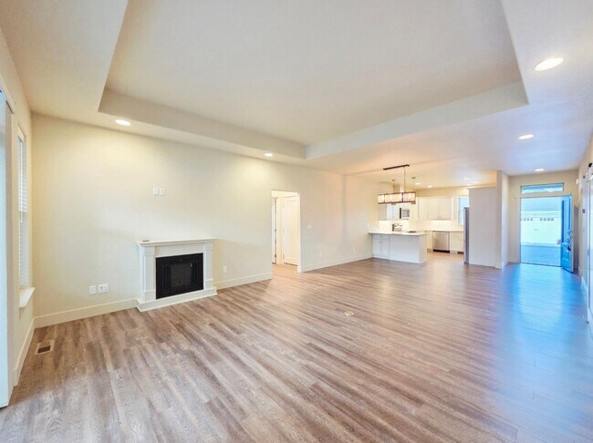 Building Photo - 1704/1706 Danny Boy Ln. Duplex