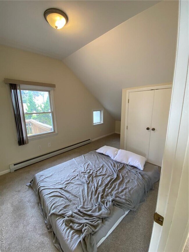 Building Photo - 49 Croton Point Ave