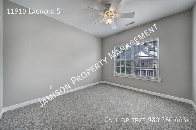 Building Photo - 11910 Lacroix St