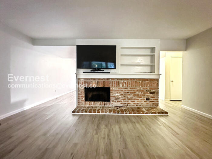 Building Photo - 7105 E Briarwood Dr