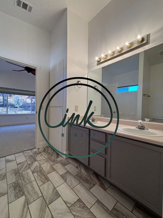 Building Photo - Beautiful home in Carson Valley