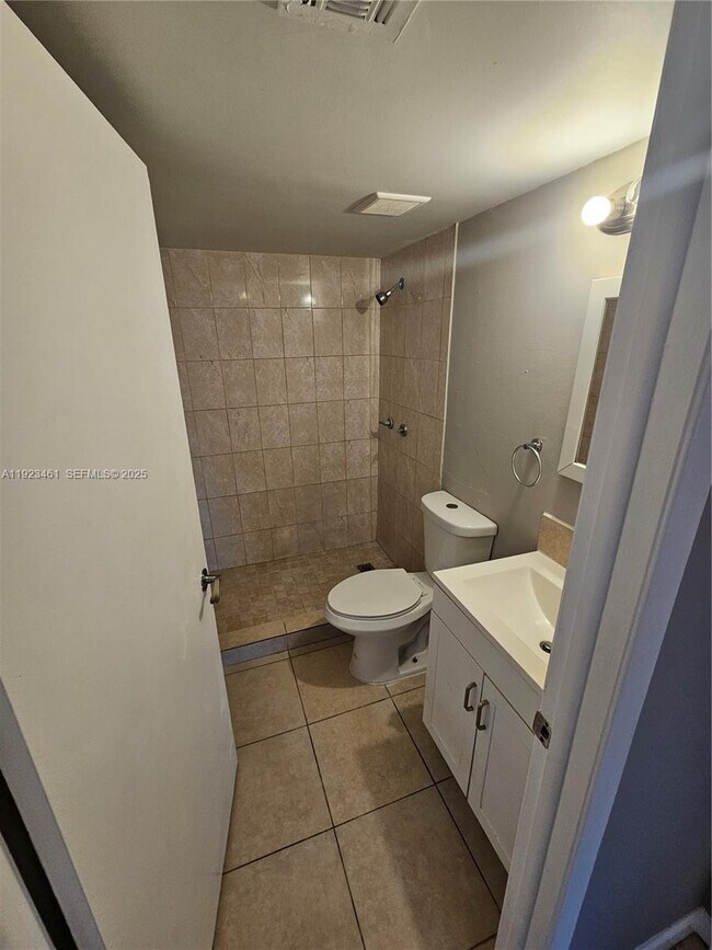 Building Photo - 9987 Nob Hill Ln