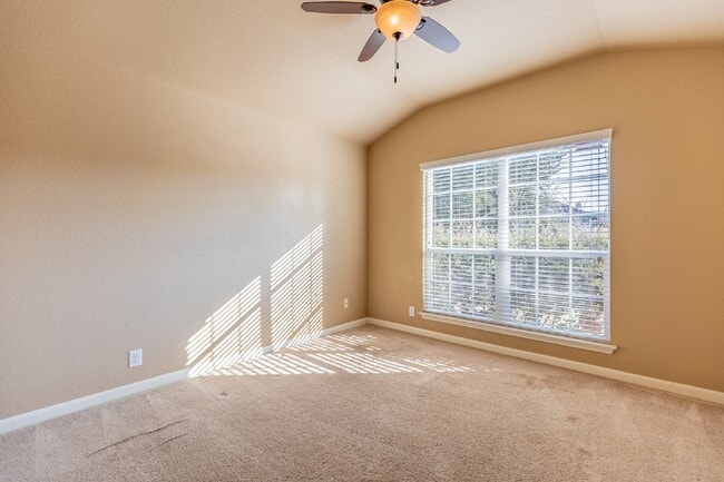 Building Photo - 259 Creekview Way