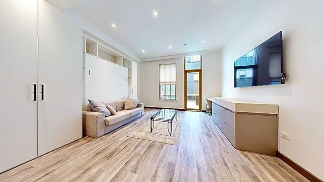 Building Photo - 810 Broad St