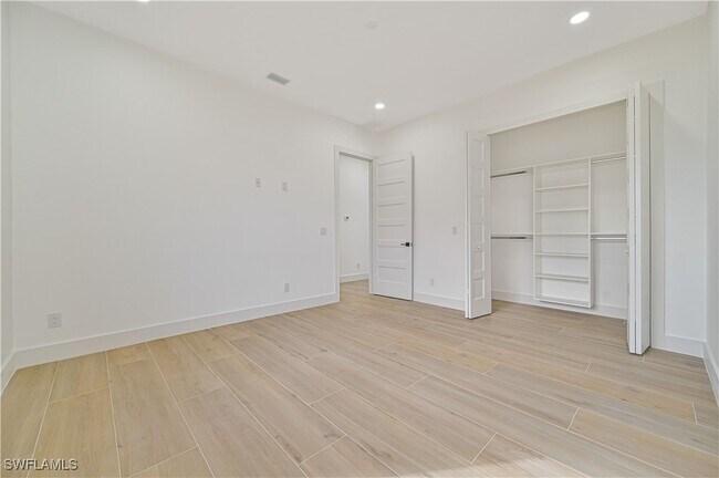 Building Photo - 106 NW 18th Pl