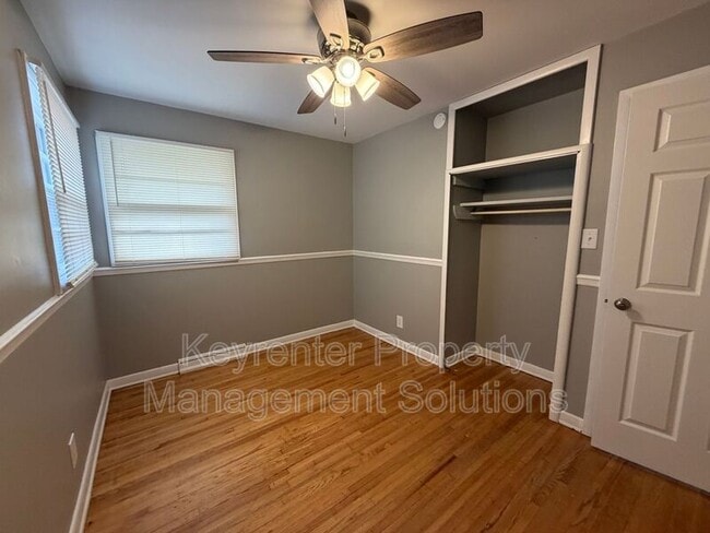 Building Photo - 221 River Rd