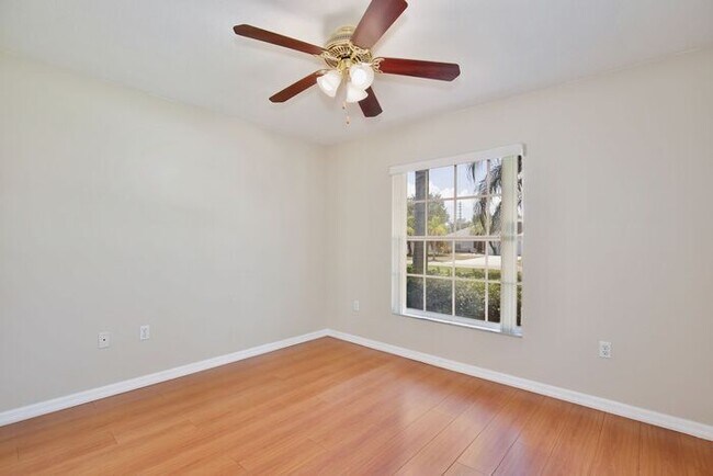 Building Photo - Beautiful 4/2 Pool Home with a Covered Pat...