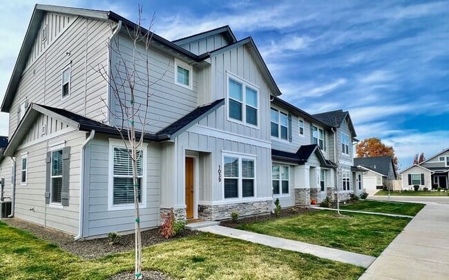 Building Photo - Townhomes at Jericho