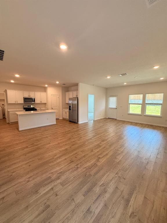 Building Photo - 1940 Lazy Acrs St