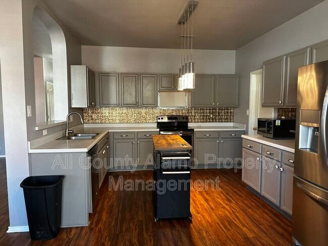 Building Photo - 312 Silver Wing