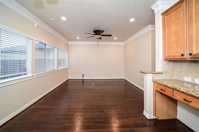 Building Photo - 3514 Clearview Cir