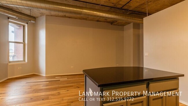 Building Photo - 6 S Laflin St