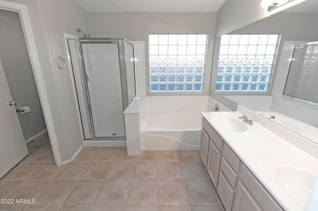 Building Photo - Remodeled Ahwatukee 4br