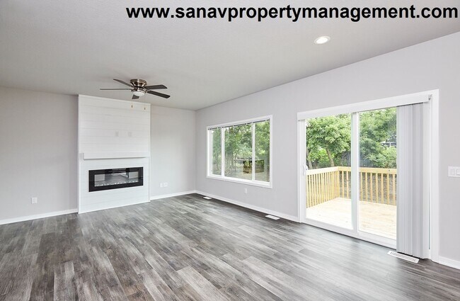 Building Photo - Spacious 3-Bedroom Home with Modern Layout...