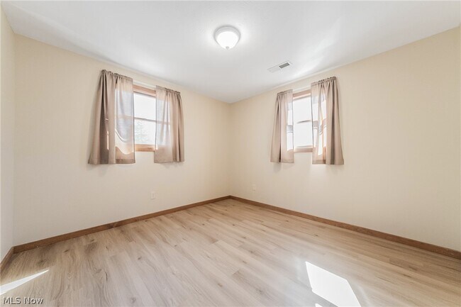 Building Photo - 8122 Brookside Dr