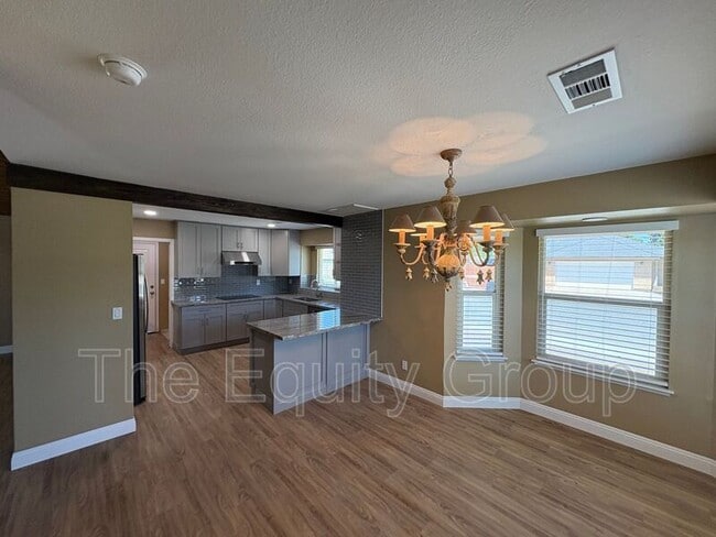 Building Photo - 2322 E Vassar Dr
