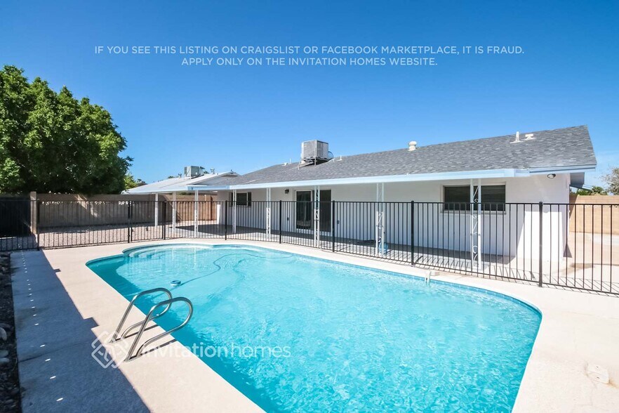 Building Photo - 1335 E Hermosa Dr