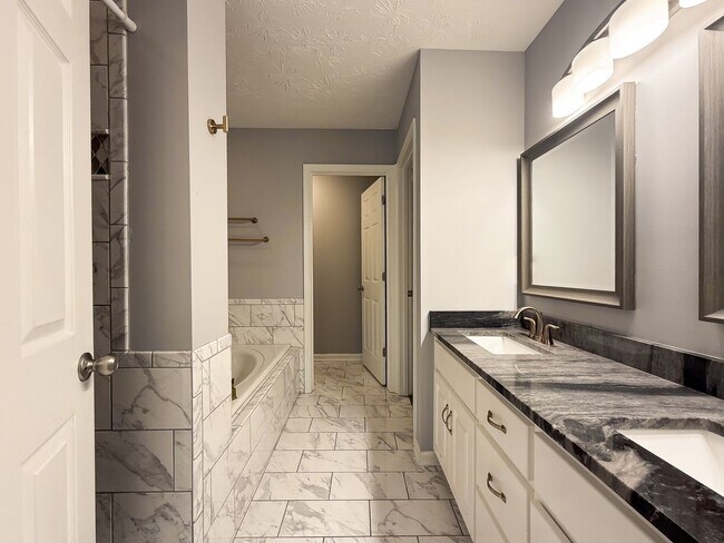 Building Photo - 2018 Tranquil Ln