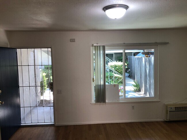 Building Photo - Santa Ana townhome style.  2 bed, 1 1/2 ba...