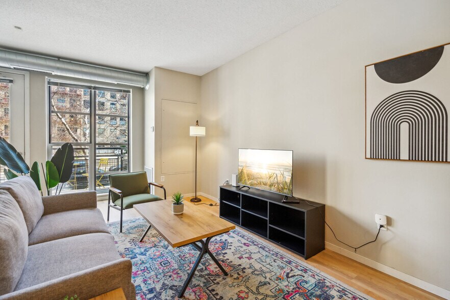 Building Photo - 616 Washington Ave S