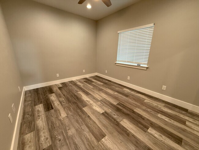 Building Photo - 5202 Tucson Cir