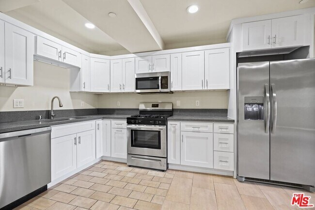 Building Photo - 1446 Armacost Ave