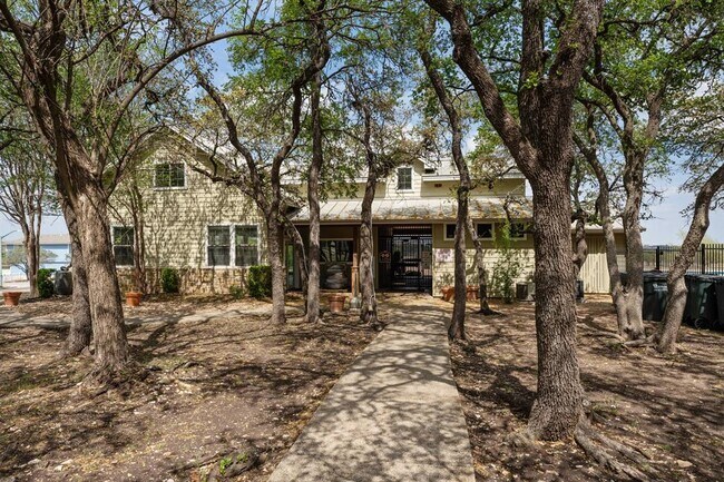 Building Photo - 5911 Steiner