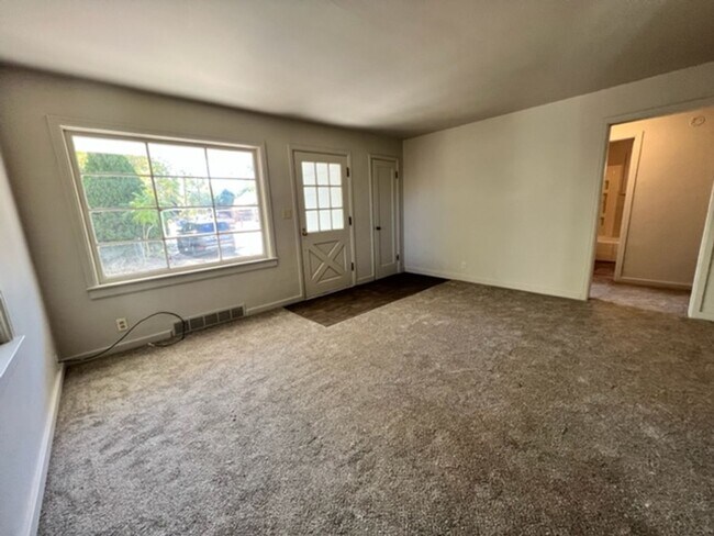 Building Photo - 1622 W Spaulding St