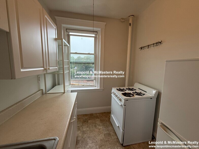 Building Photo - 1468 Commonwealth Ave