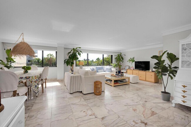 Building Photo - 650 Ocean Dr