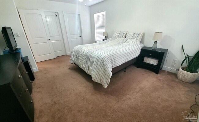 Building Photo - 2200 Somerville Ct