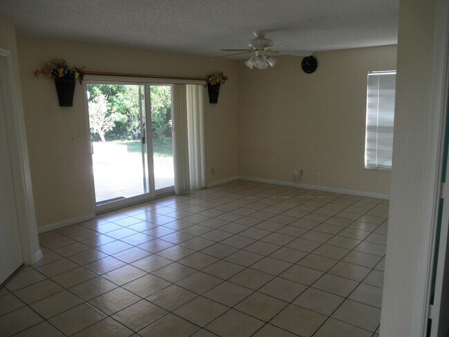Building Photo - Caldwell Heights In Boca Raton
