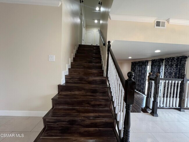 Building Photo - 334 W Avenida De Las Flores