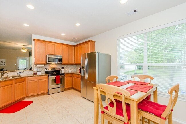 Building Photo - May Pine Court, Rosharon, TX 77583 - 4 BR 2 BA single-family home