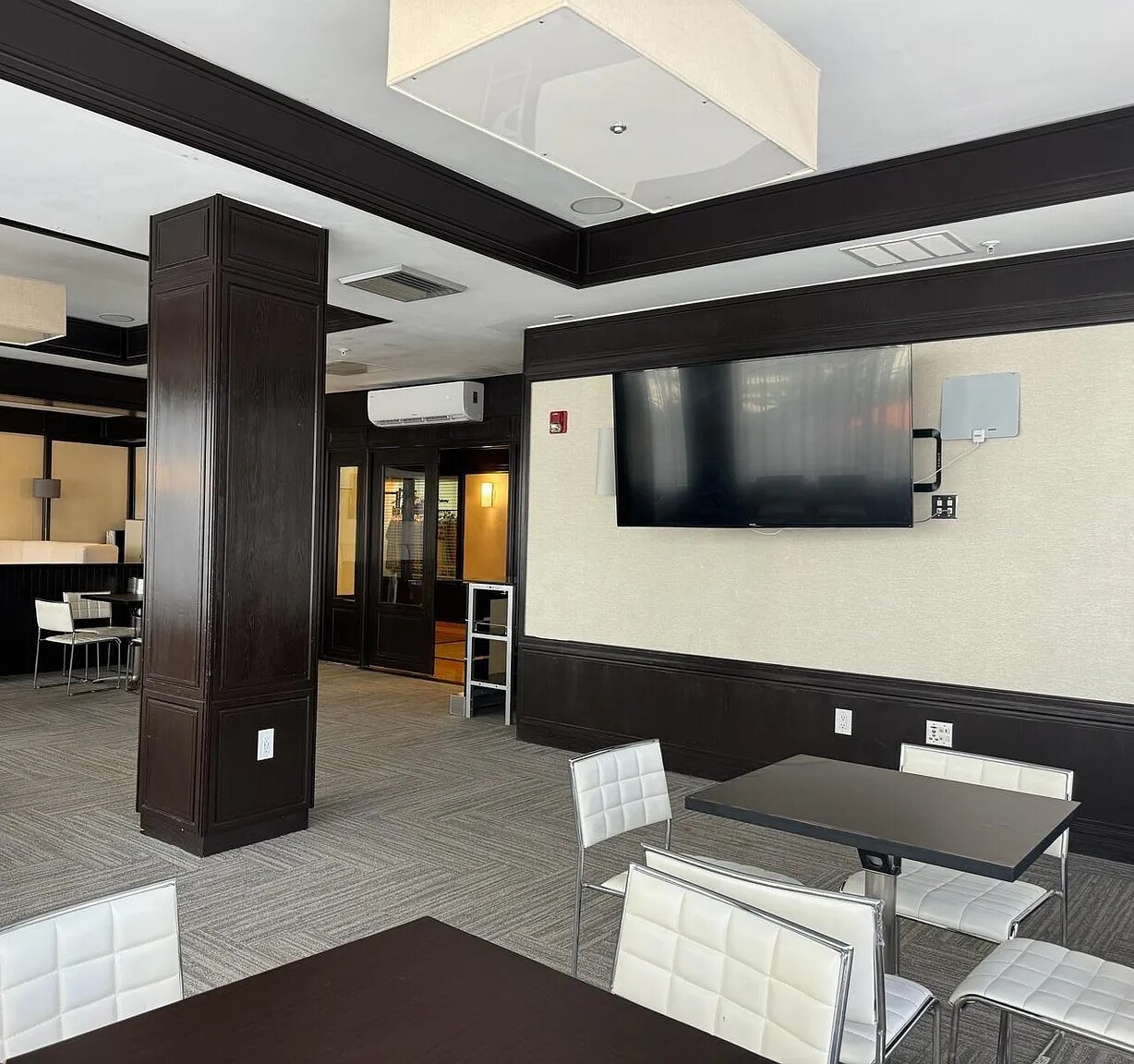 Interior club room near the lobby available for parties or quiet study area - 600 NE 36th St