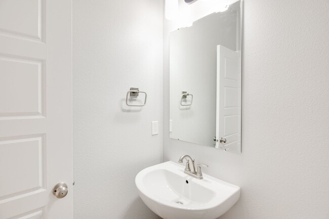 Building Photo - Baraya Townhomes: Modern Townhomes for Rent in Meridian, ID