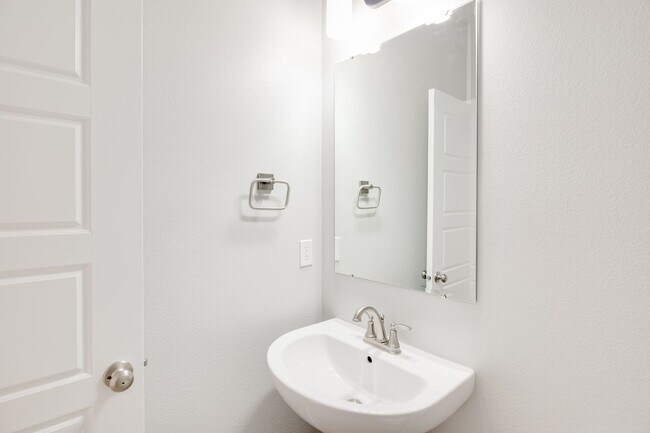 Building Photo - This gorgeous 3 bedroom, 2.5 bath townhome is 1440 square feet of HOME!