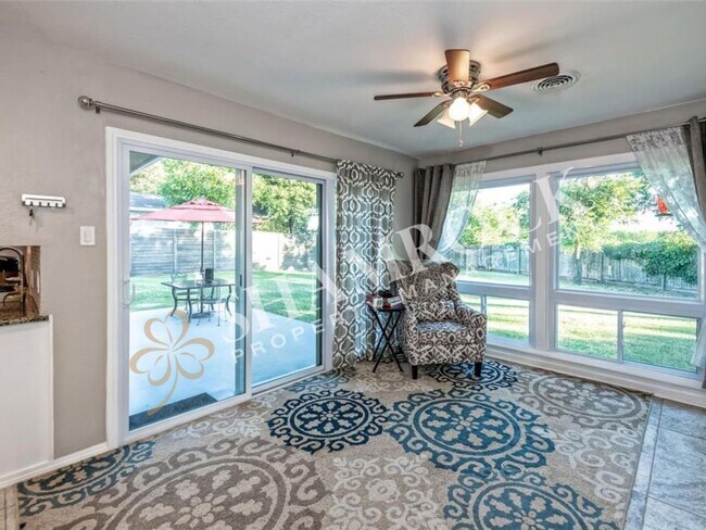 Building Photo - Beautifully Updated 3/2 Home in Prime Location