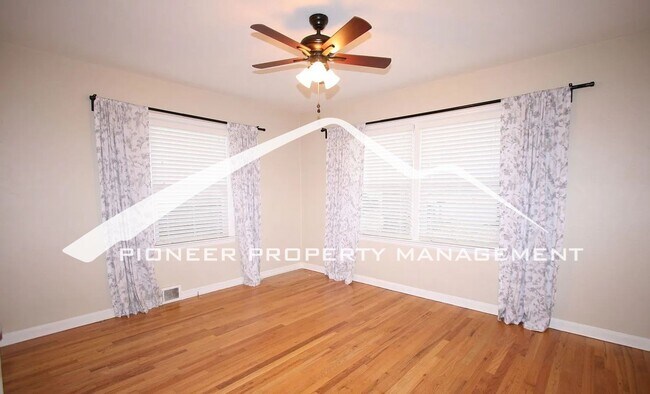 Building Photo - Adorable neighborhood, Updated Main-Level Living in Ivywild, 3BR/2BA, 1 Car Garage and Enclosed Yard