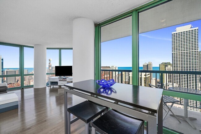 Building Photo - 111 W Maple St