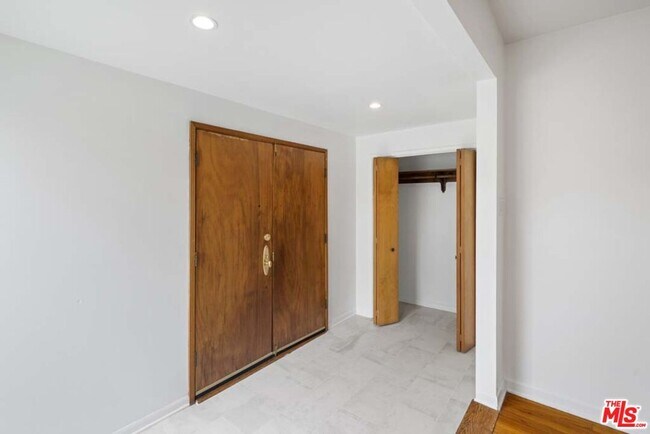 Building Photo - 4753 Saloma Ave