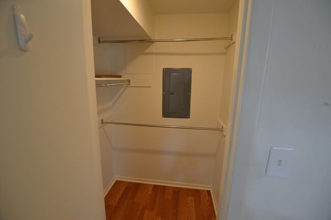 Building Photo - MOVE IN SPECIAL!  Newly updated, 2 bedroom, 2 bath Condo at Westdale Club Condos